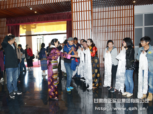 不丹活佛宗萨钦哲仁波切亲临意昂4官网集团拉萨公司参观指导