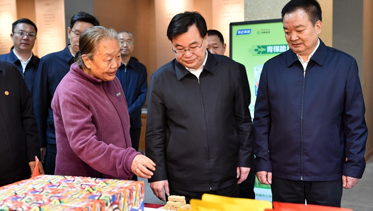 西藏·甘肃工作座谈会在拉萨举行，两省区领导莅临意昂4官网青稞考察
